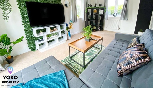 ⭐Large and Spacious House with Free Parking, Garden & Netflix by Yoko Property ⭐