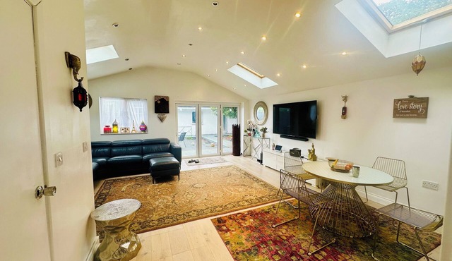 Large Beautiful 5 BED Home in LONDON