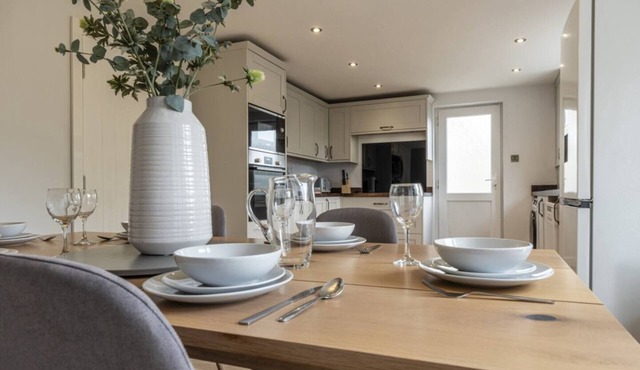 Large Cottage - Studio Bourton - Sleeps10 - Garden