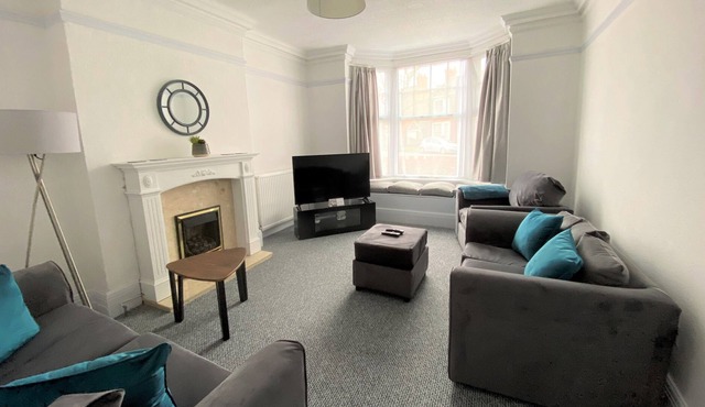 Large Detached Property sleeping up to 6 contractors or family groups of 9