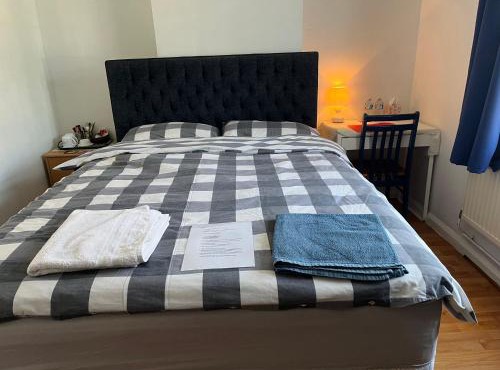 Large Double Bedroom with free on site parking max car length 5 metres