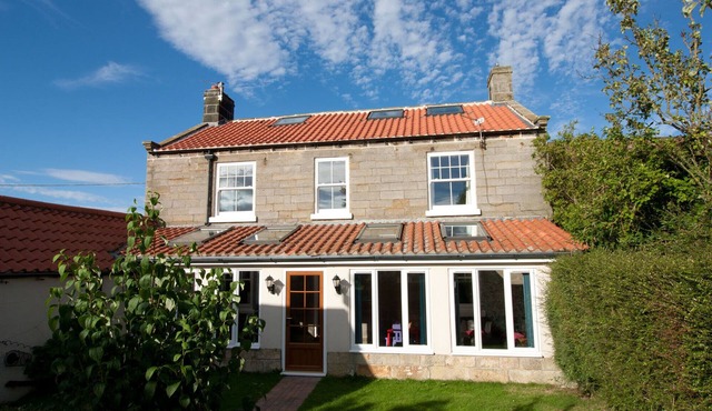 Large Family-Friendly Cottage Near Whitby – Sleeps 10, Perfect for Groups