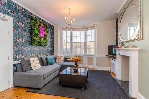 Large Family Home l 5-Bedroom with Patio l Heart of Kemptown