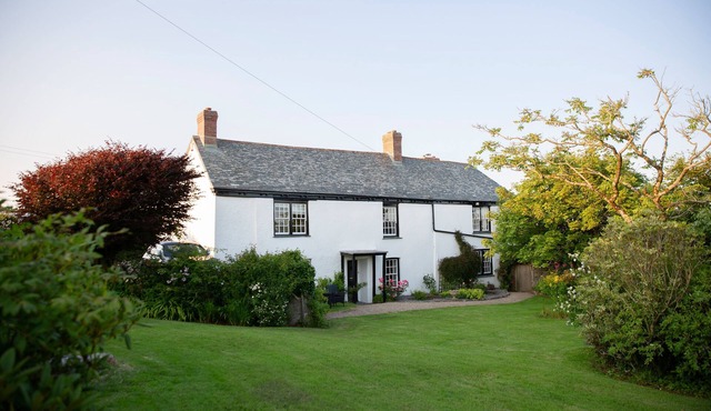 Large Grade II Listed 17th Century Farm House In Stunning Rural Location Near Ocean