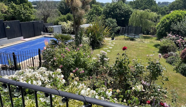 Large outstanding house, 20 mins from the beach with gardens, pool & hot tub