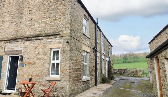 LARL COTTAGE, romantic, with open fire in Middleton-In-Teesdale
