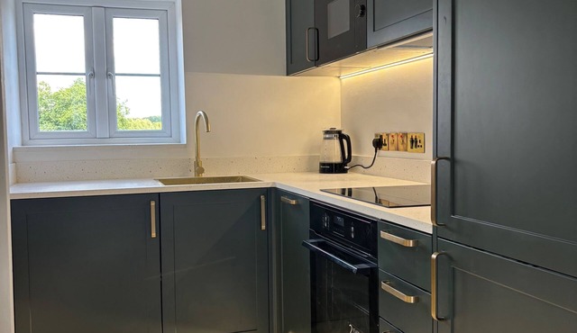 Lavish, The White Apartment