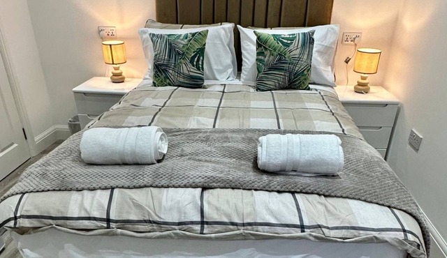 Light & Airy Double Bedroom in London