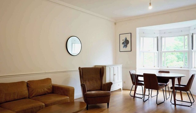 Light Filled 2BDR Riverside Retreat Rotherhithe