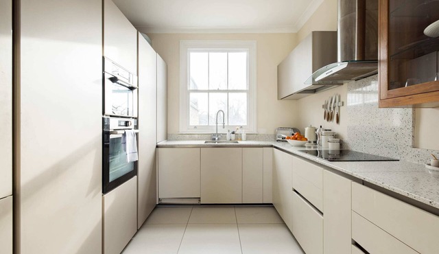 Light-filled & Modern Chelsea Duplex with Aircon