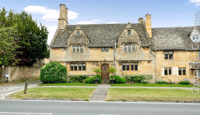 LITTLE GABLES, family friendly, character holiday cottage in Broadway
