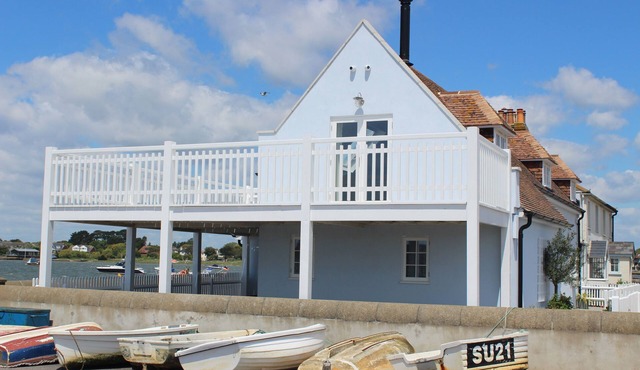 Little Haven - a mudeford - house that sleeps 8 guests in 4 bedrooms