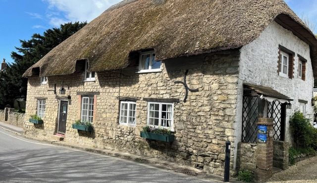 LITTLE IVY, pet friendly, with a garden in West Lulworth