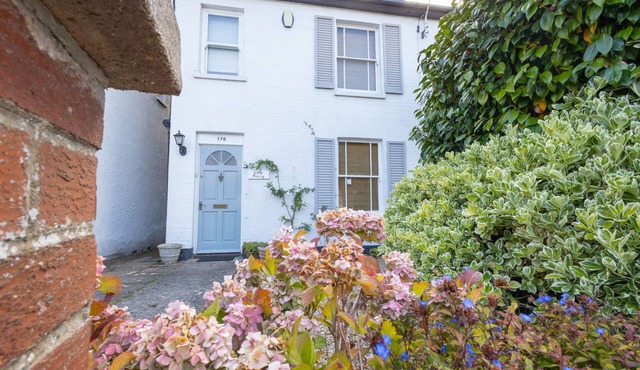 Little Mooring - a homely, three bedroom cottage located on Fisherman's Bank in Mudeford