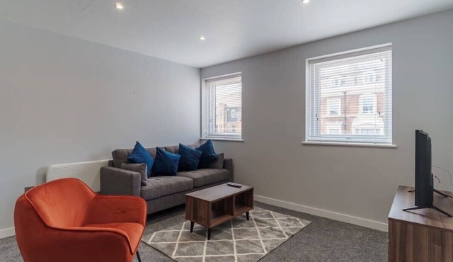 Liverpool Canning 2BR apartment smart TV open plan