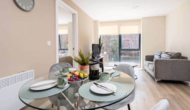 Liverpool Family Apartment 2 Bed/2 Bath (101) | Secure Parking, WiFi & EV