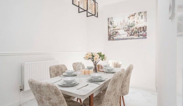 Liverpool Luxe Retreat close to Everton Stadium