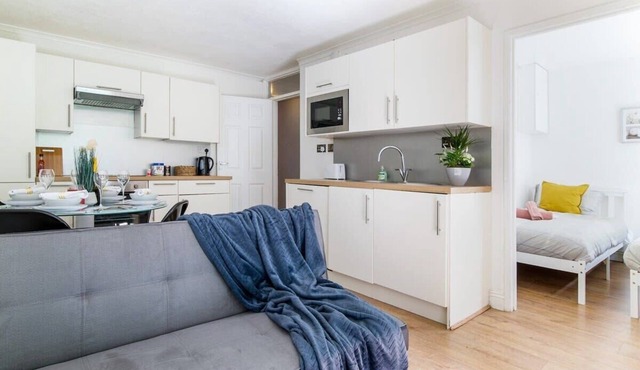 Livestay 2 Bed Apt*FREE Parking*Long Stay Discount
