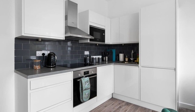 Livestay Modern Two Bed Apartment in Aylesbury17