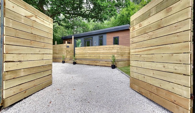 Lodge-Executive-Garden-Outside Bath