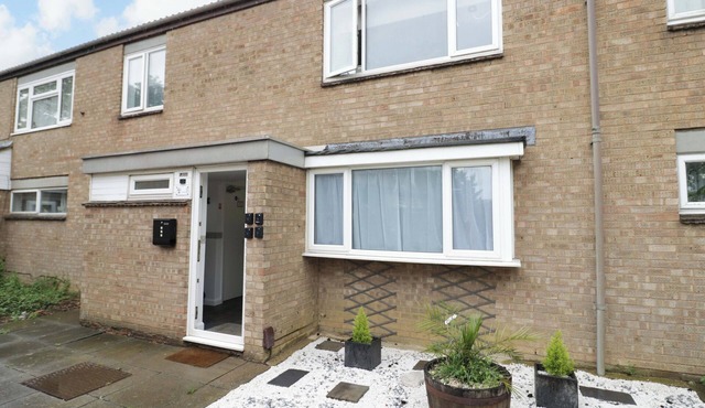 LODGE PARK, pet friendly, with a garden in Corby