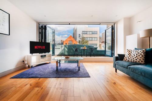 Loft Apartment in Farringdon with a Terrace