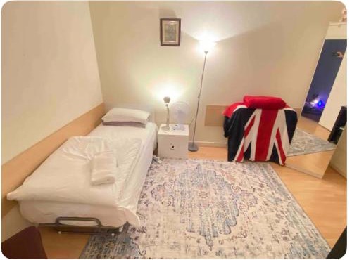 London Single Rooms Female only Kings Cross Eurostar St Pancras International Station Camden Euston all nearby check in from 1300 PM till 4 AM