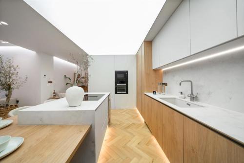 London W6 - Luxe, Sauna, Bath, Parking & Cinema