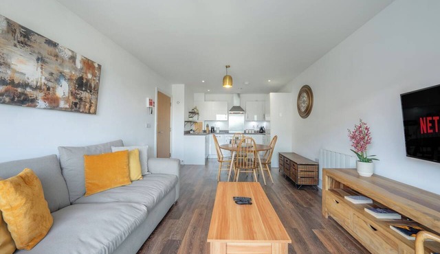 Long-Term Elite Home–Free Parking & Close Station