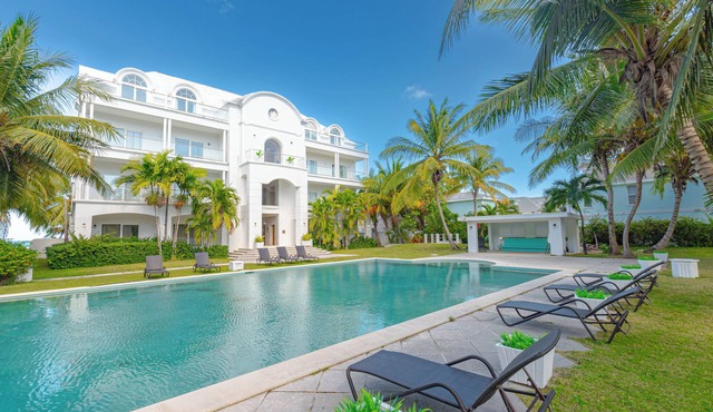 Love Beach Front 3BR luxury Condo - Pool & Beach