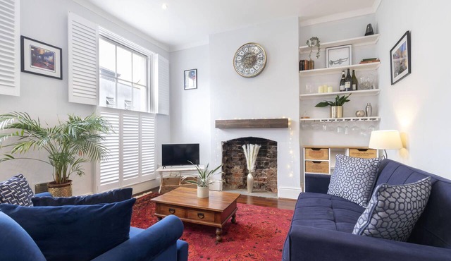 Lovely 2-Bed Town Centre Duplex Apartment
