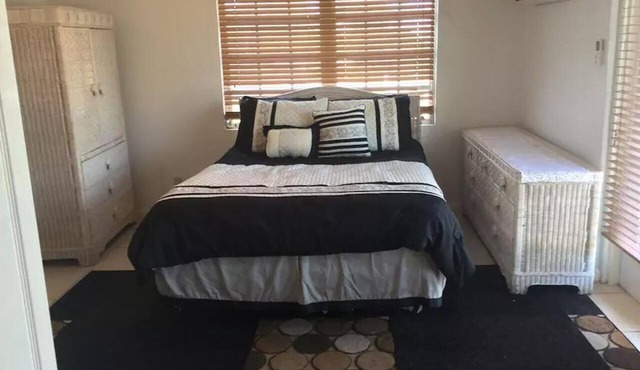 Lovely 2 Bedroom Unit with Pool