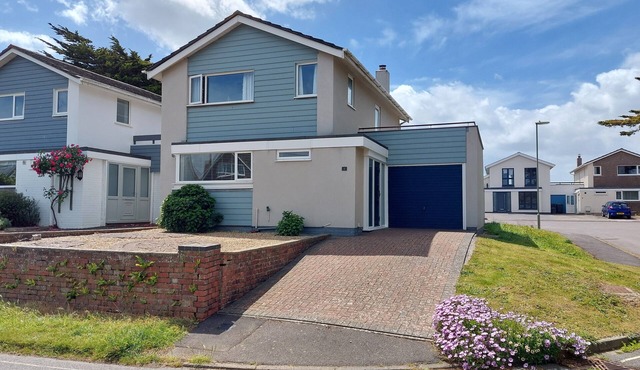 Lovely 3 bed holiday home close to beach, village centre and New Forest