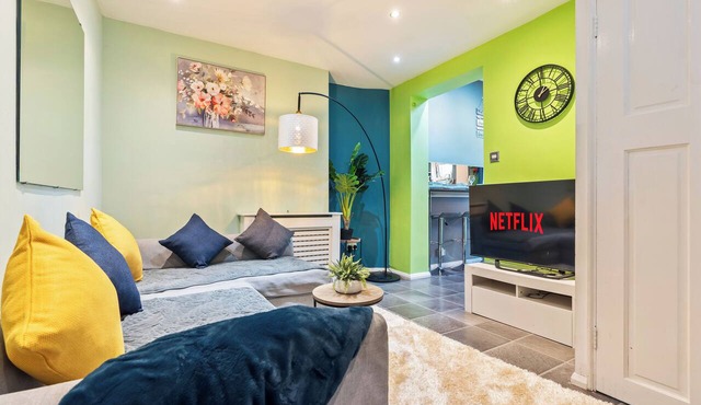 Lovely 4BR Home with Garden near Brixton Station