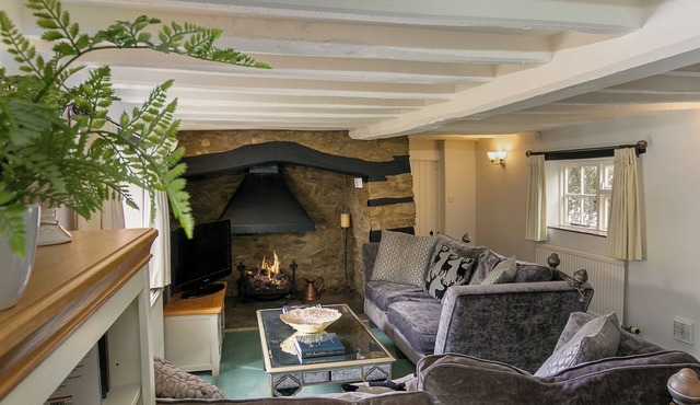 Lovely 5BD Home with Cinema & Games Room