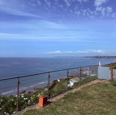 Lovely chalet with uninterrupted sea views