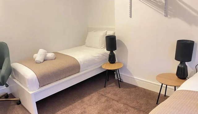 Lovely dog friendly home sleeps 6 with parking