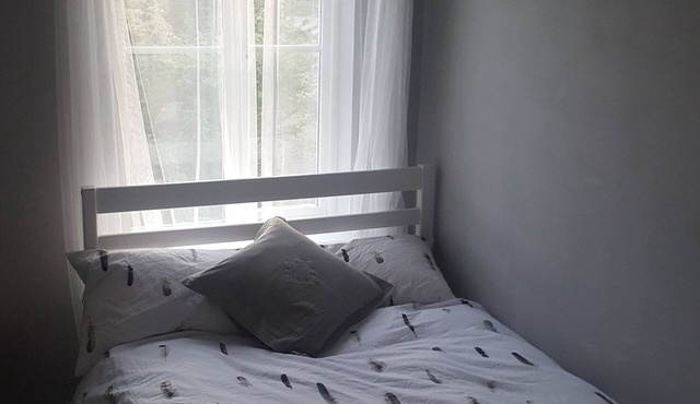 Lovely modern 2 bedroom apartment 2 minutes away from parks and forest