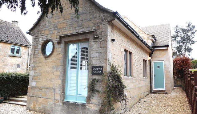Lovely quirky cotswold cottage (Old Telephone Exchange)