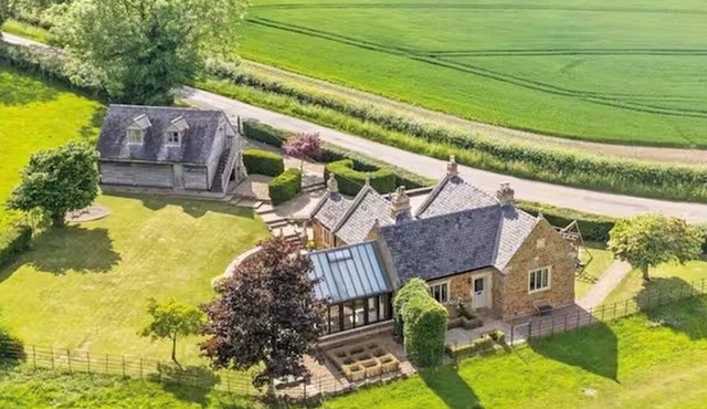 Lower Lodge Retreat | 3BDR 2BA Country House with Parkland Views