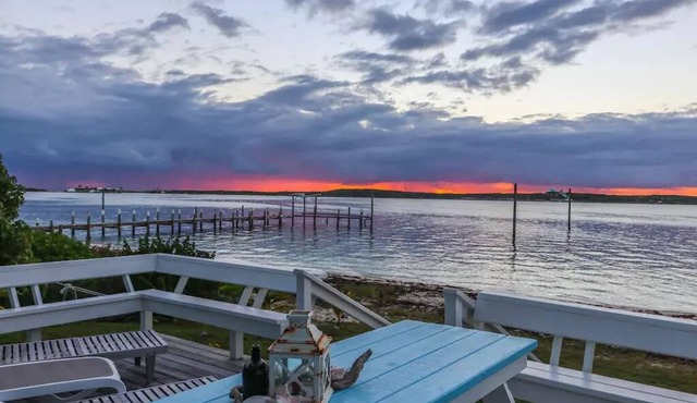 Lubbers Leap- Private Beach Front, Steps to your Dock on Lubbers Quarters