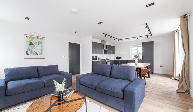 Lux penthouse w/view Wembley