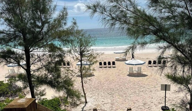 Lux Waterfront Cottage in Exclusive Briland Club w/Marina, Beach, Pickleball
