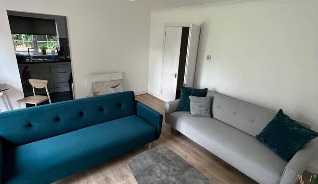 Luxurious 2-bed ground floor apartment with garden