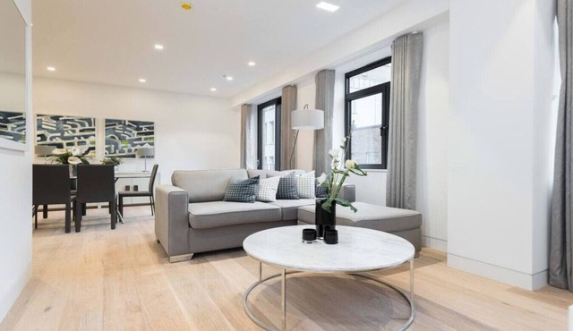 Luxurious 3 Bedroom in Trafalgar Sq