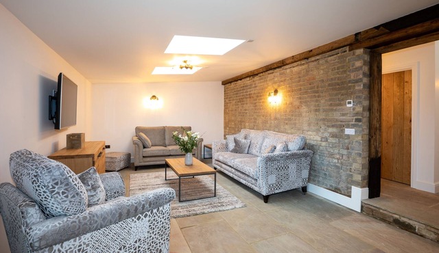 Luxurious 3-bedroom rustic barn conversion