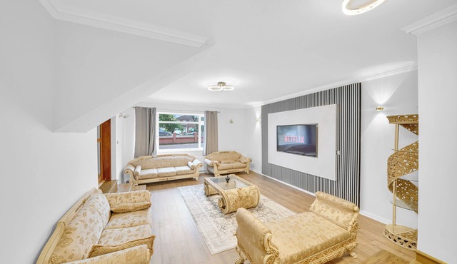 Luxurious 5 BED | 10 mins from Wembley | 4 Bath | Gym | Jacuzzi