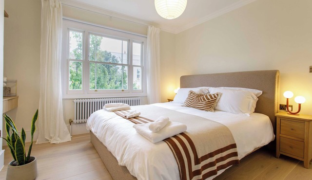 Luxurious and Quiet 2 Bedroom Apartment