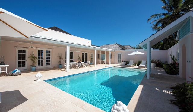 Luxurious Beachfront Estate w/Pool on Windermere. Club, Tennis, Pickleball