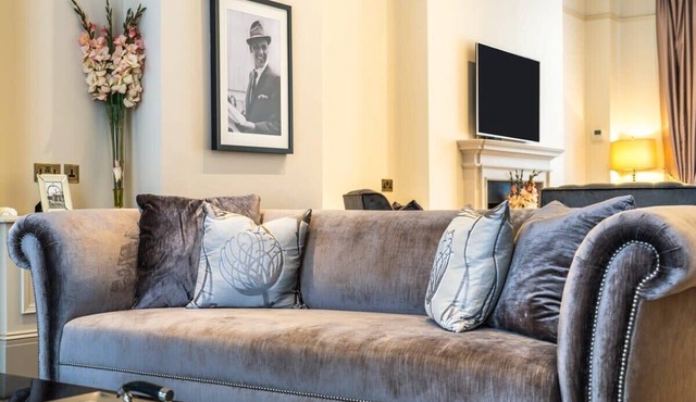 Luxurious Mayfair Mansion in London